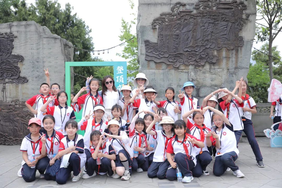 將進酒旅行社研學活動 | 探秘竇圌山，感悟古建智慧！2025年中原愛心學校竇圌山研學活動。